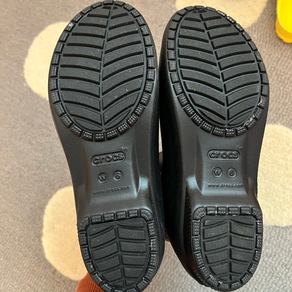 Croc black boots women’s 6
